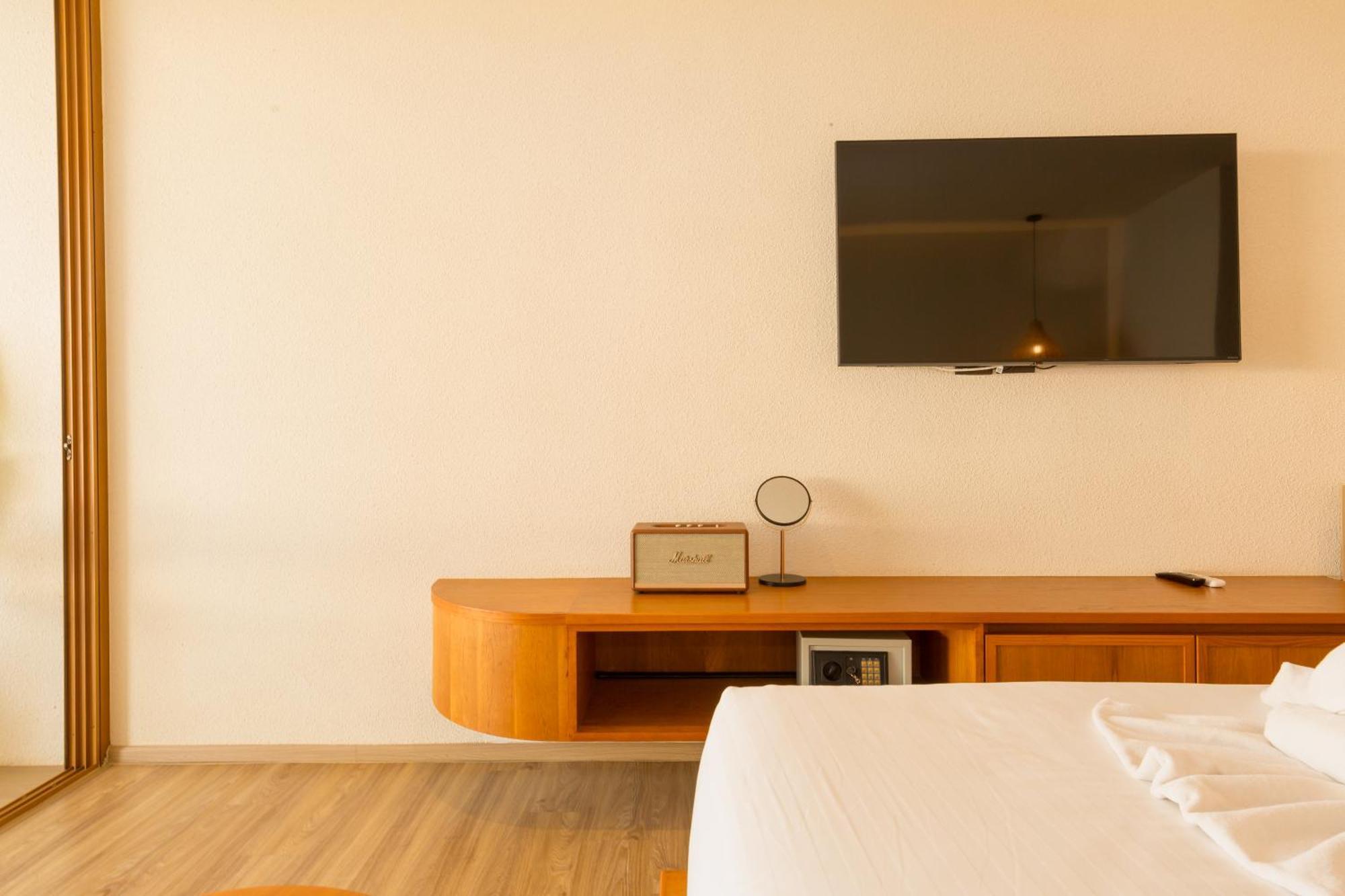 Tasana Bar And Luxury Resort 格兰岛 外观 照片